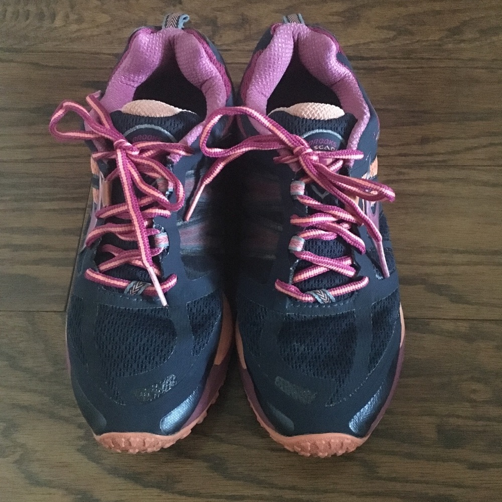 Brooks Cascadia running shoes women's size 10